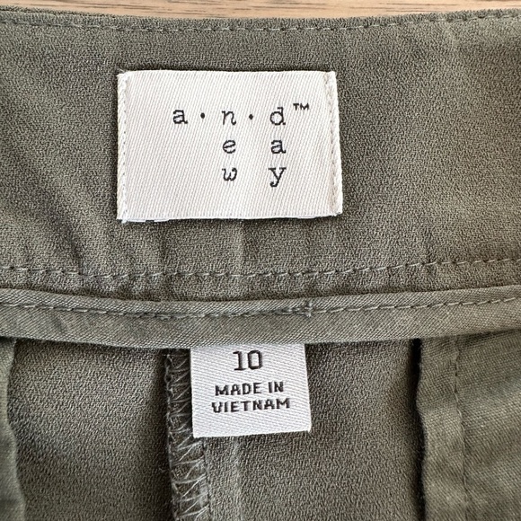 A New Day Womens Army Green Lightweight High Rise Pleated Shorts Size 10 - Picture 5 of 8